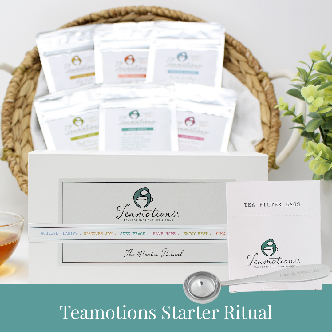 Open box: six samples, scoop, tea bags, brochure